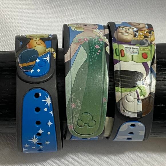 Disney Park Magic Band Frozen Fever  Elsa, Buzz, Woody and jiminy cricket - Picture 2 of 6